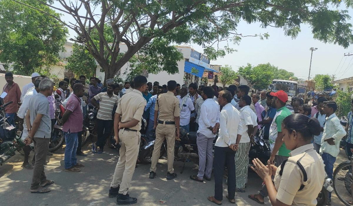 Purchase center |  ధాన్యం కొనుగోలు కొనుగోలు కేంద్రంలోని ధాన్యాన్ని తరలించాలి
