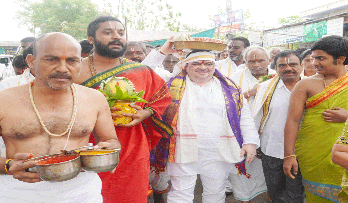 Minister Ponnam | సుందరగిరి ఆలయ అభివృద్ధికి కృషి చేస్తా.. బ్రహ్మోత్సవాల్లో పాల్గొన్న మంత్రి పొన్నం