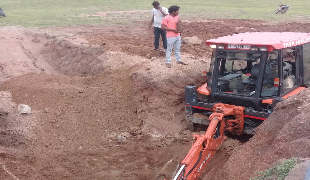 Karimnagar | తాపాల గుట్టవద్ద.. గుప్తనిధుల కోసం తవ్వకాలు..!