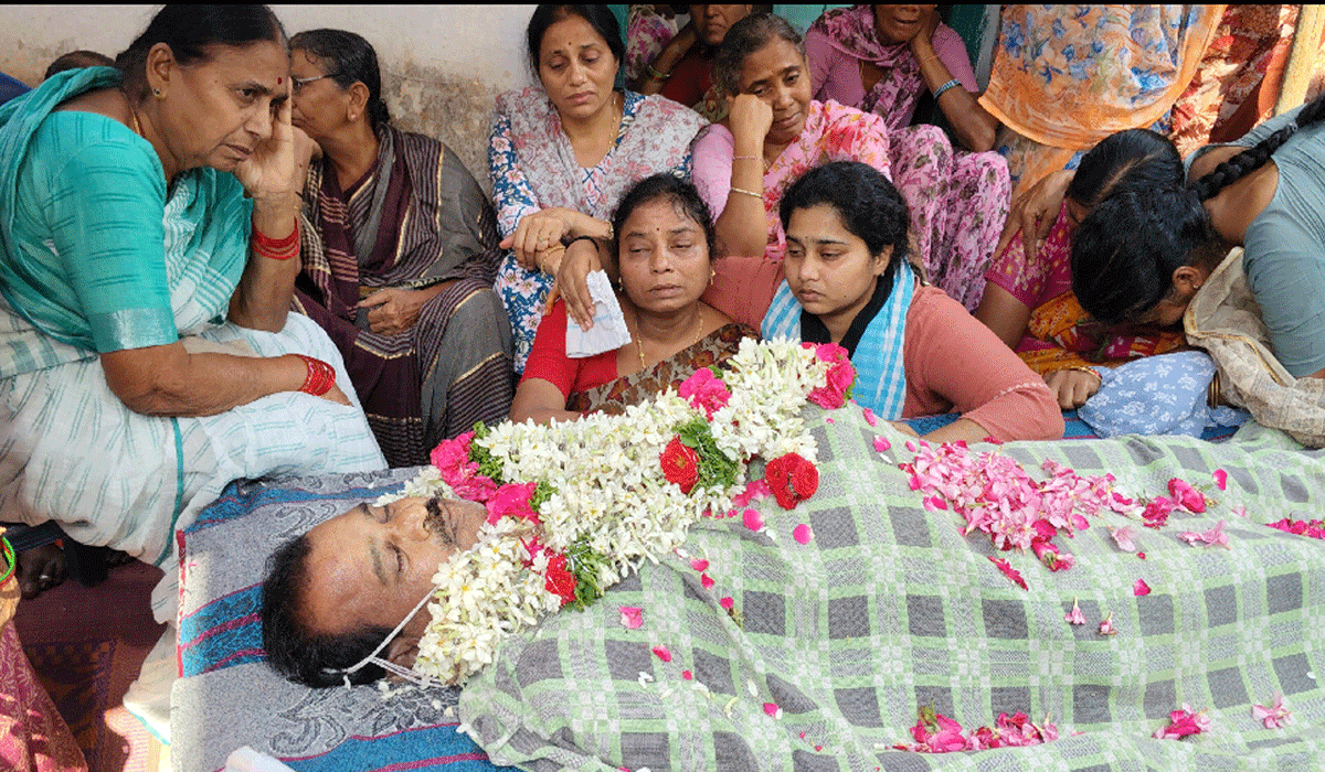 Farmer | గుండెపోటుతో భూ నిర్వాసితుడి మృతి.. రోడ్డున పడ్డ రైతు కుటుంబం