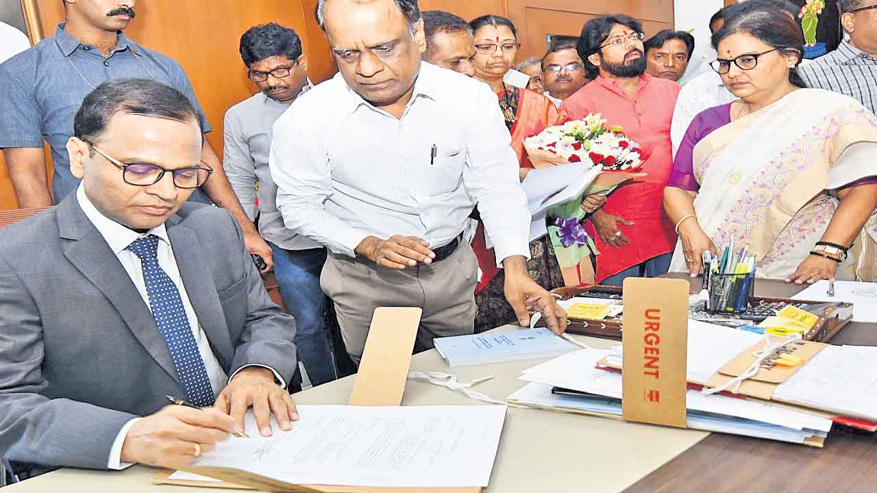 సీఎస్‌గా రామకృష్ణారావు బాధ్యతల స్వీకరణ