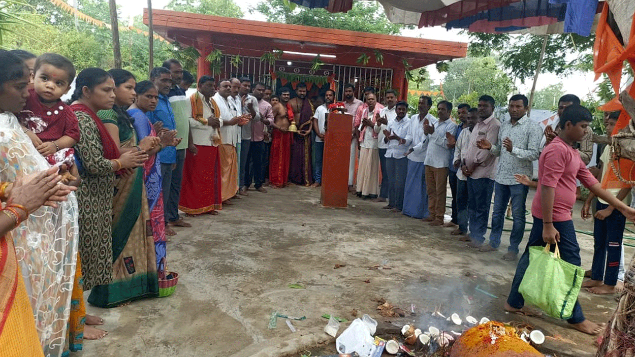 Hanuman Jayanti | కాల్వ శ్రీరాంపూర్ లో హనుమాన్ జయంతి వేడుకలు