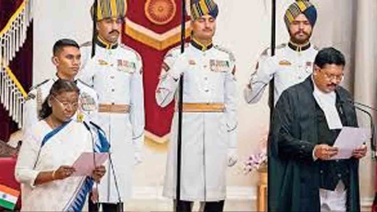 52వ సీజేఐగా జస్టిస్‌ గవాయ్‌ ప్రమాణం