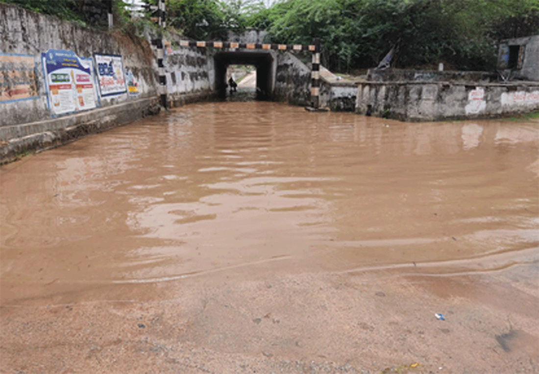 Odela | ఒక్క వర్షానికే నిండిన ఓదెల రైల్వే అండర్ బ్రిడ్జి.. నిలిచిపోయిన రాకపోకలు