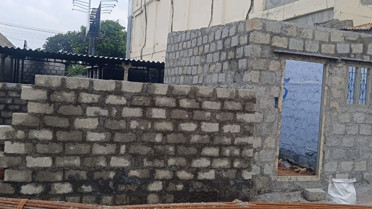 GodavariKhani | రాత్రికి రాత్రే… ఖని చౌరస్తా పోచమ్మ మైదానంలో మళ్లీ నిర్మాణాలు..!