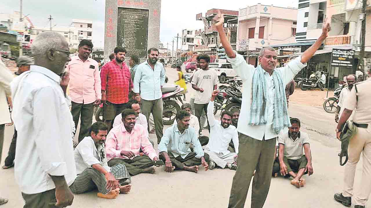 భిక్కనూర్‌లో రైతుల రాస్తారోకో