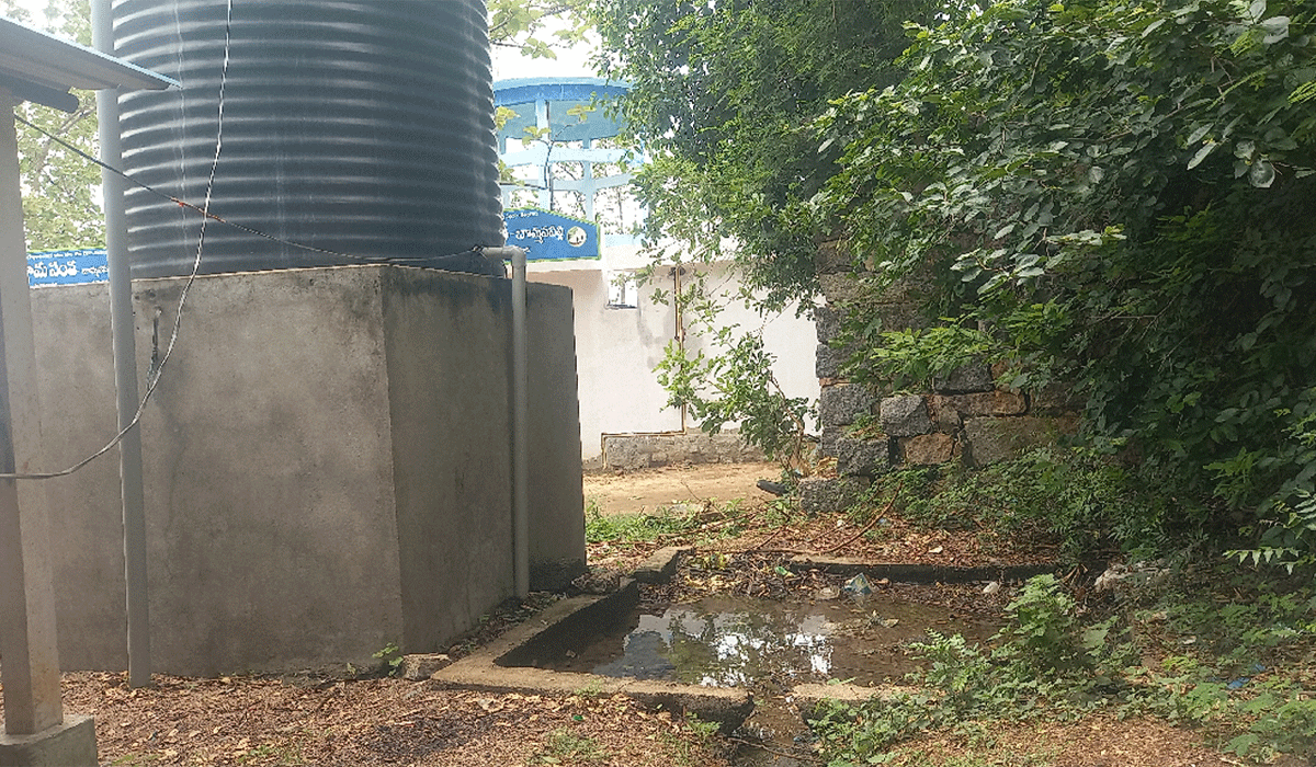 Bommanapally | బొమ్మనపల్లి జీపీ ఆవరణలో అపరిశుభ్రత.. నీటి నిల్వలను తొలగించాలంటున్న గ్రామస్తులు