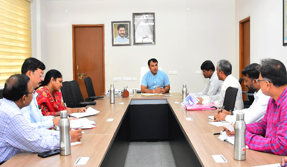 Government hospital | ప్రభుత్వ ఆసుపత్రిలో మెరుగైన వసతులు కల్పించాలి.. రాజన్నసిరిసిల్ల జిల్లా కలెక్టర్ సందీప్ కుమార్ ఝా