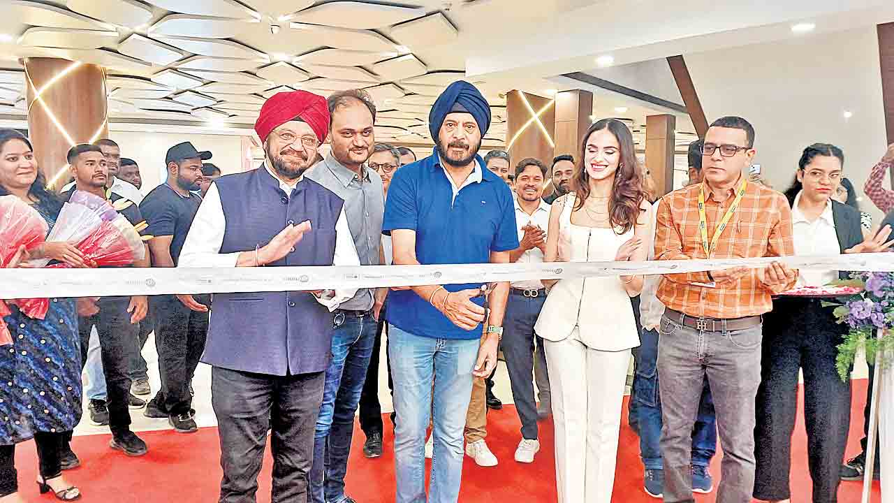 తొలి యాపిల్‌ ప్రీమియం స్టోర్‌