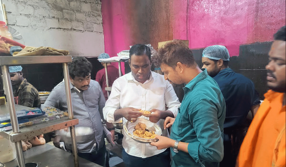 Restaurant | గోదావరిఖనిలో శాన్వి రెస్టారెంట్ కు రూ.10వేలు జరిమానా