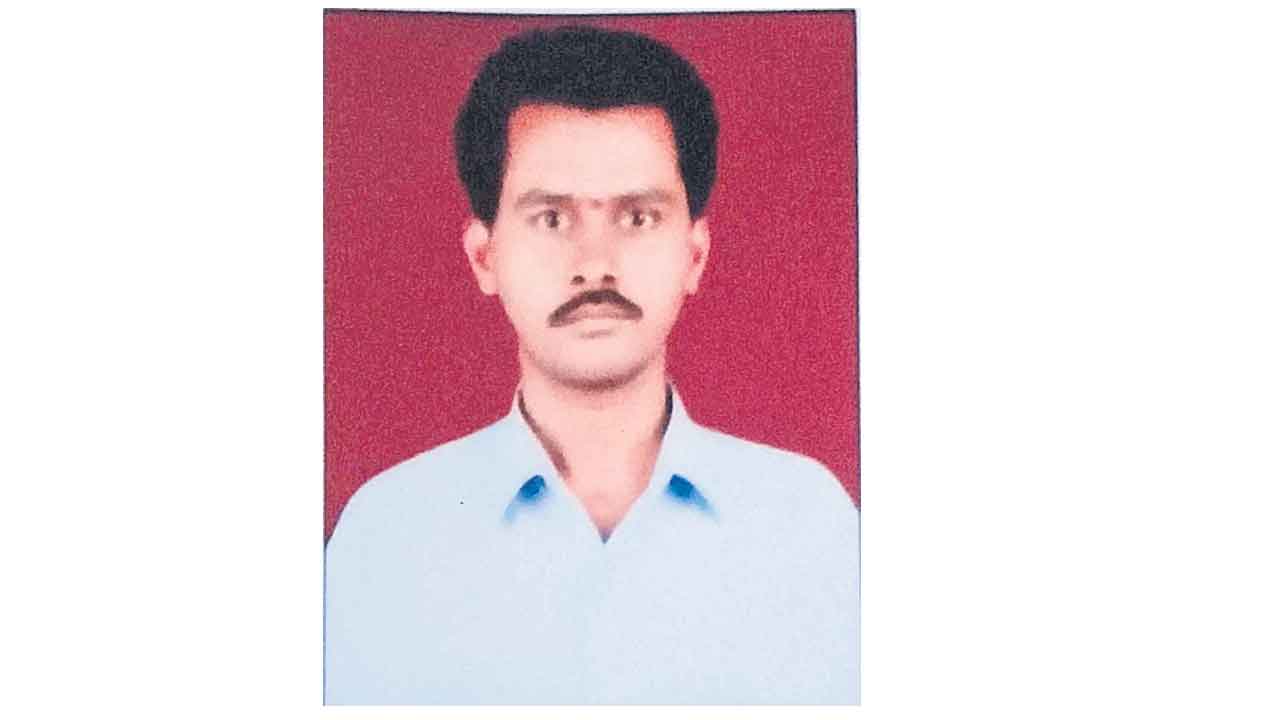 ఉపాధి లేక బతుకు భారమై..