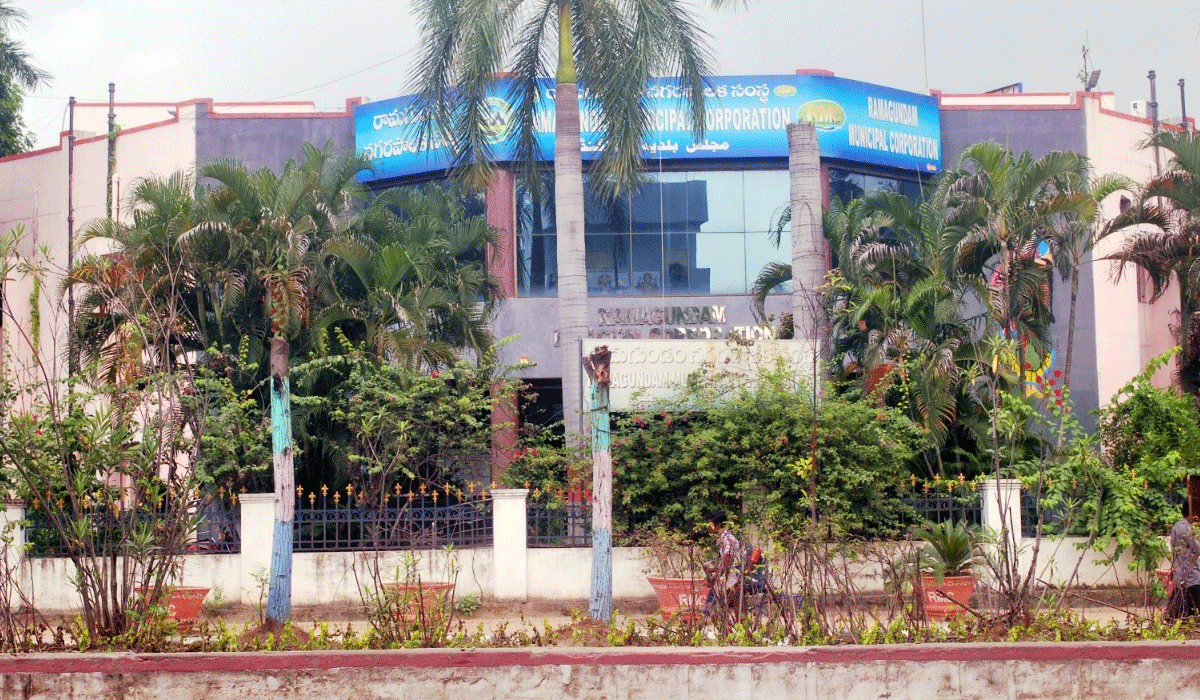 police custody | రామగుండంలో రోడ్డు ధ్వంసం వివాదం.. పోలీసుల అదుపులో మున్సిపల్ కాంట్రాక్టర్