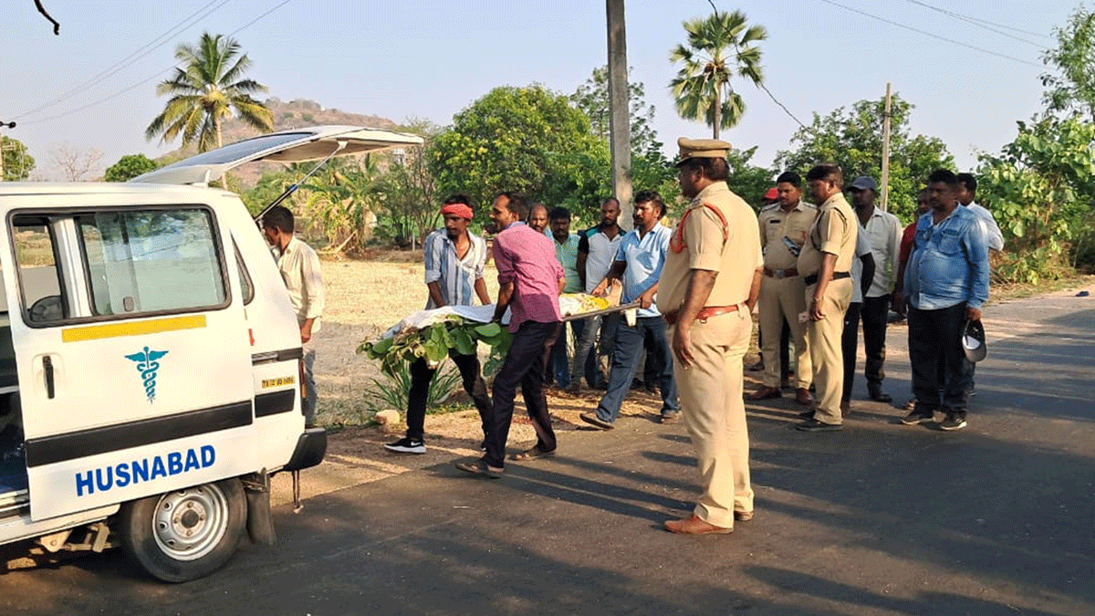 Car Accident |  కారు ఢీకొని మహిళ మృతి.. మరొకరికి తీవ్ర గాయాలు