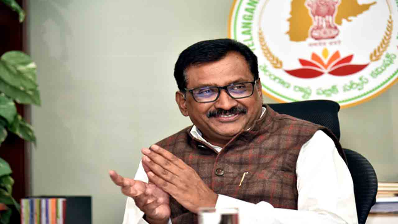 గవర్నర్‌ను కలిసిన ప్రొఫెసర్‌ ఘంటా చక్రపాణి