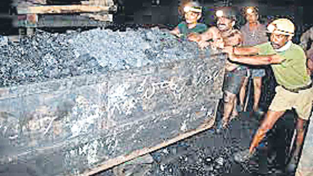 Singareni | సింగరేణి లాభాల్లో కార్మికుల వాటా ఏది?.. ఆర్థిక సంవత్సరం ముగిసి 2 నెలలైనా ప్రకటించని యాజమాన్యం