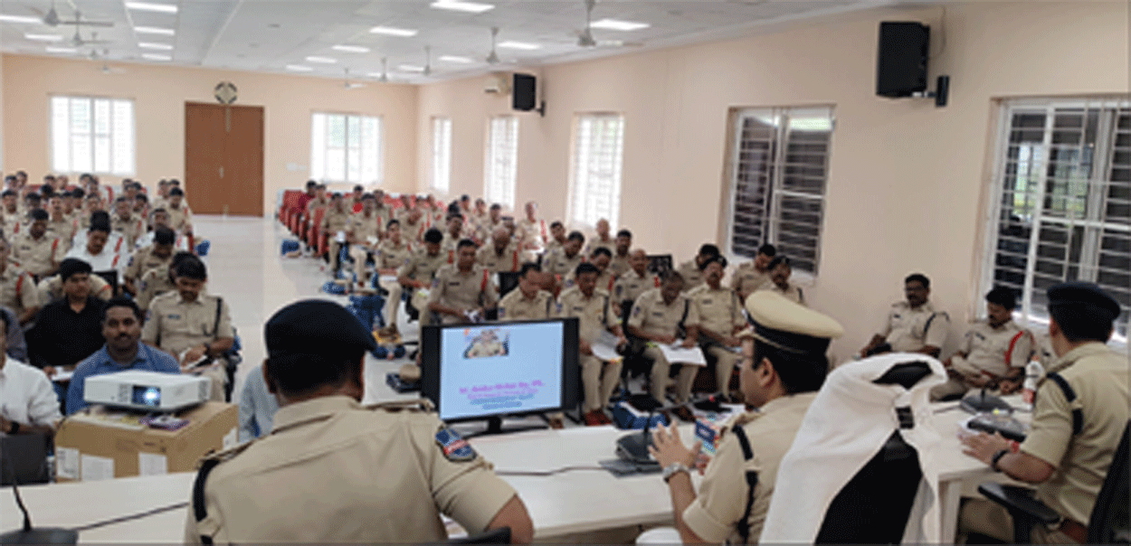  Amber Kishore Jha | కేసుల పరిశోధన లో పారదర్శకంగా మెదలాలి.. రామగుండం పోలీస్‌ కమిషనర్‌ అంబర్‌ కిషోర్‌ ఝా