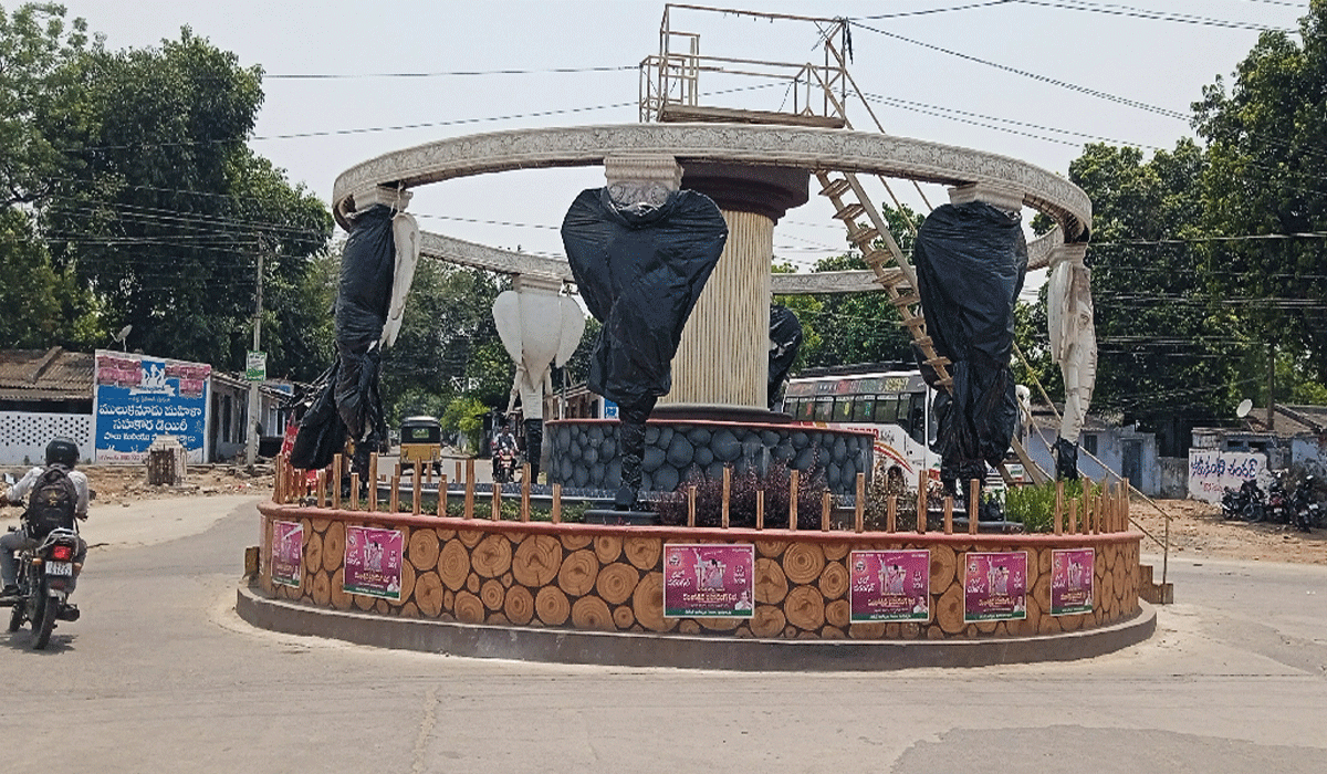 Godavarikhani | ముసుగులు తొడిగారు.. తీయడం మరిచారు.. ‘కోరుకంటి’ మార్క్ కనిపించొద్దనా..?