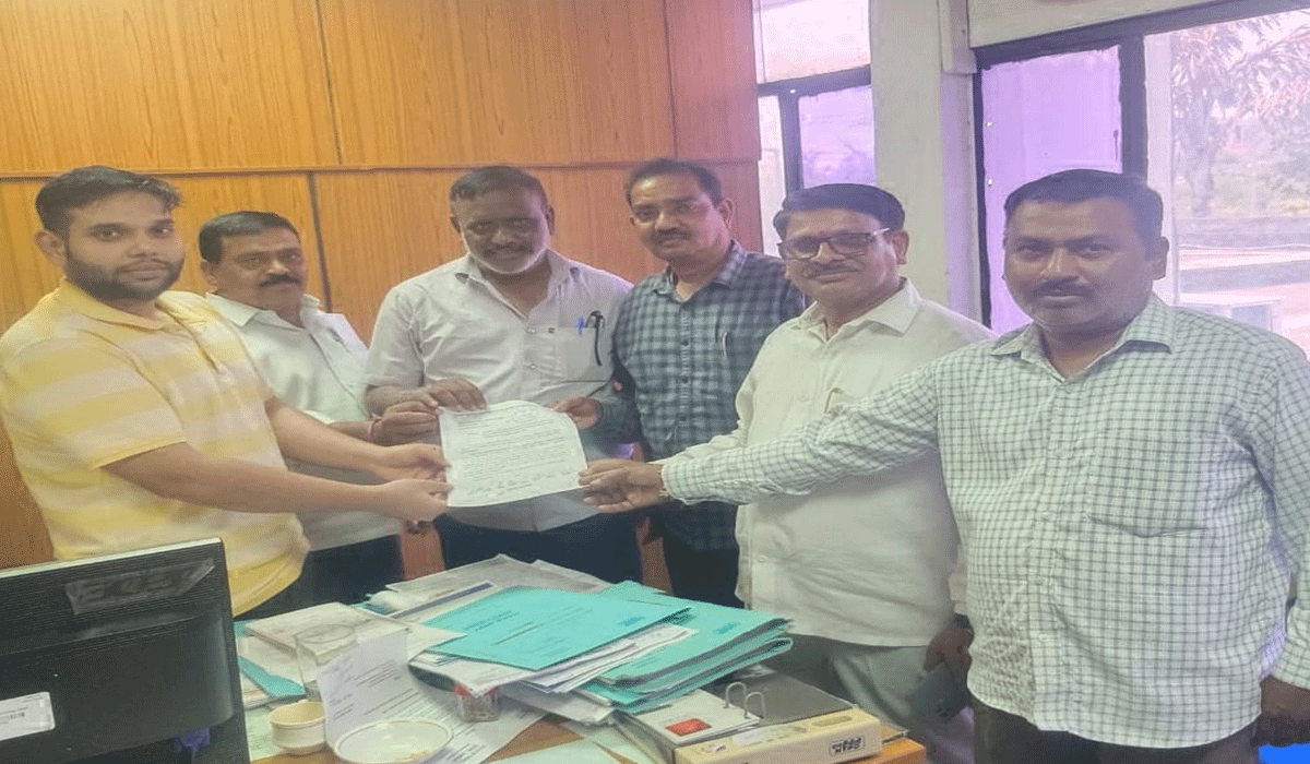 Strike notice | కేంద్ర ప్రభుత్వ వ్యతిరేక విధానాలపై కార్మిక సంఘాలు ఎన్టీపీసీలో సమ్మె నోటీసు అందజేత