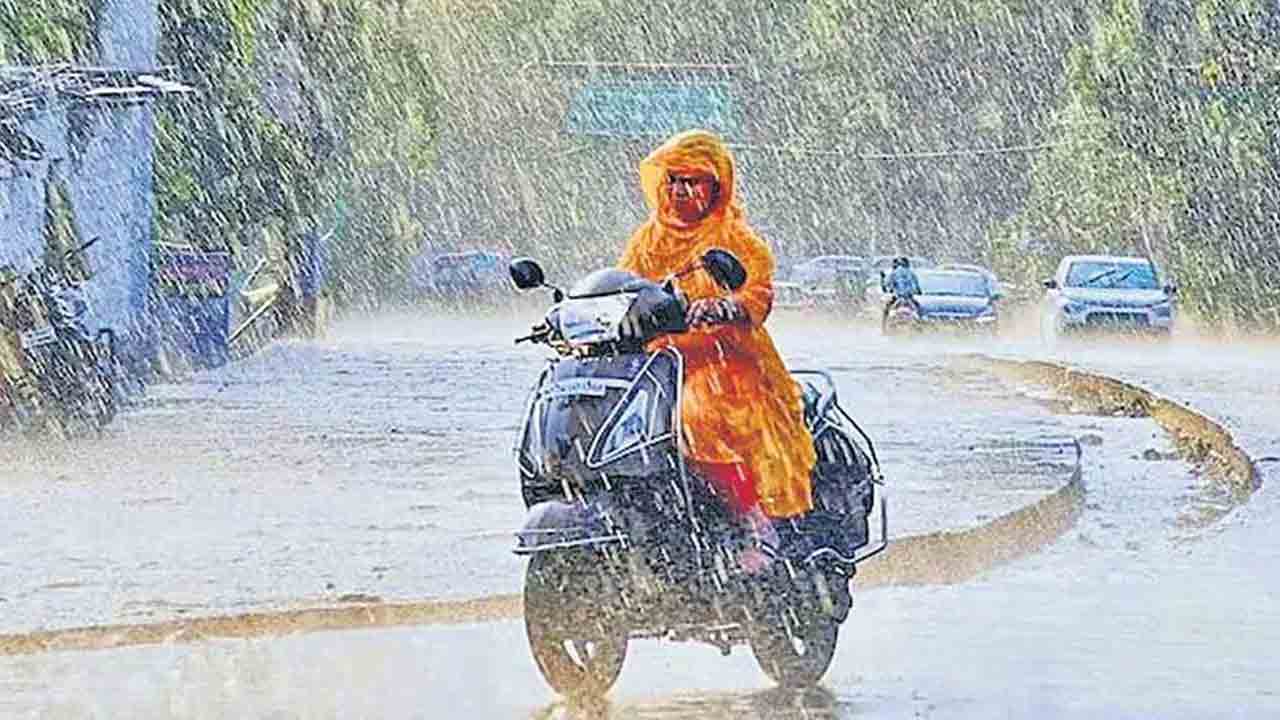 Weather Upate | రాష్ట్రంలో మరో ఐదు రోజులు వర్షాలు.. పలు జిల్లాలకు రెడ్‌ అలర్ట్‌ జారీ