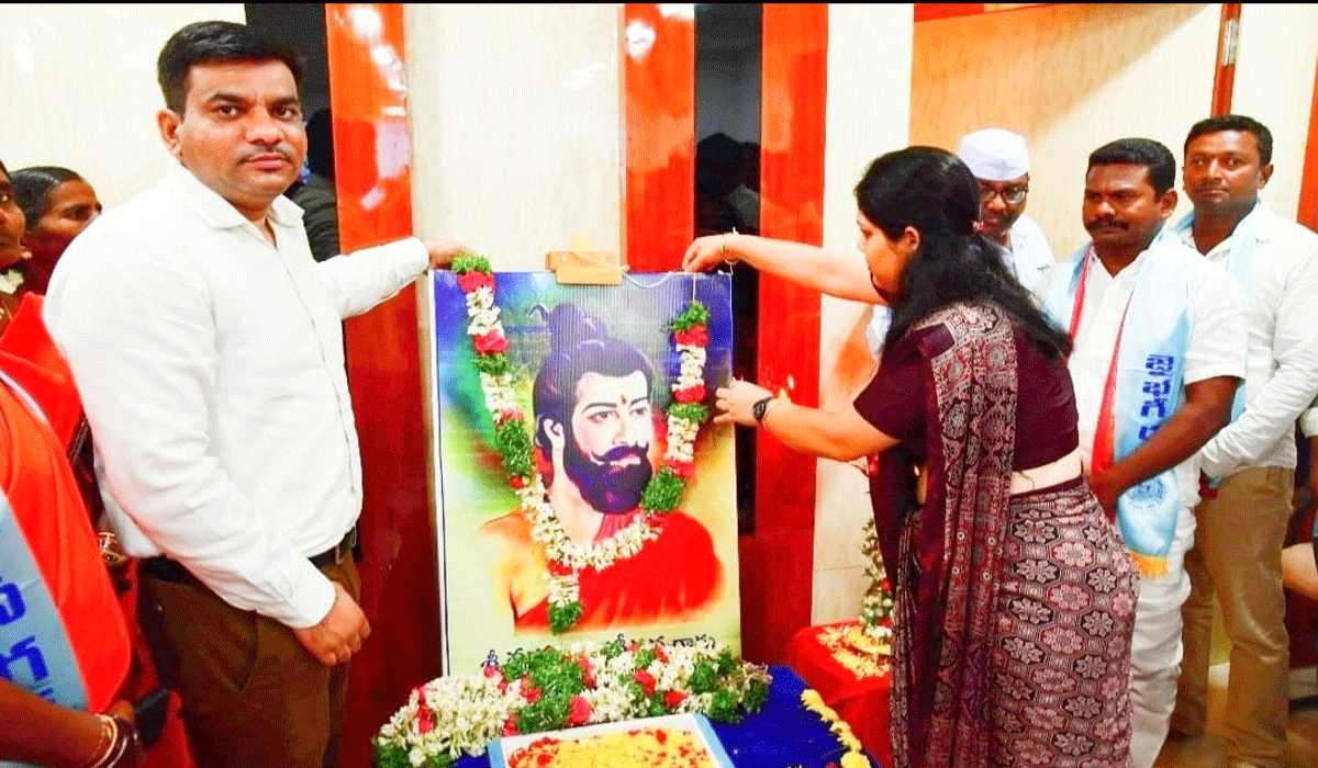 Bhageeratha maharshi | సగరుల సమస్యల పరిష్కారానికి కృషి.. కలెక్టర్‌ పమేలా సత్పతి