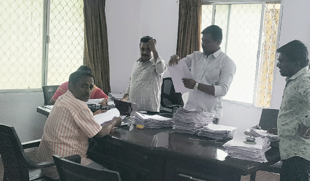 Youth Development Applications | వెల్గటూర్ లో యువ వికాసం దరఖాస్తుల పరిశీలన