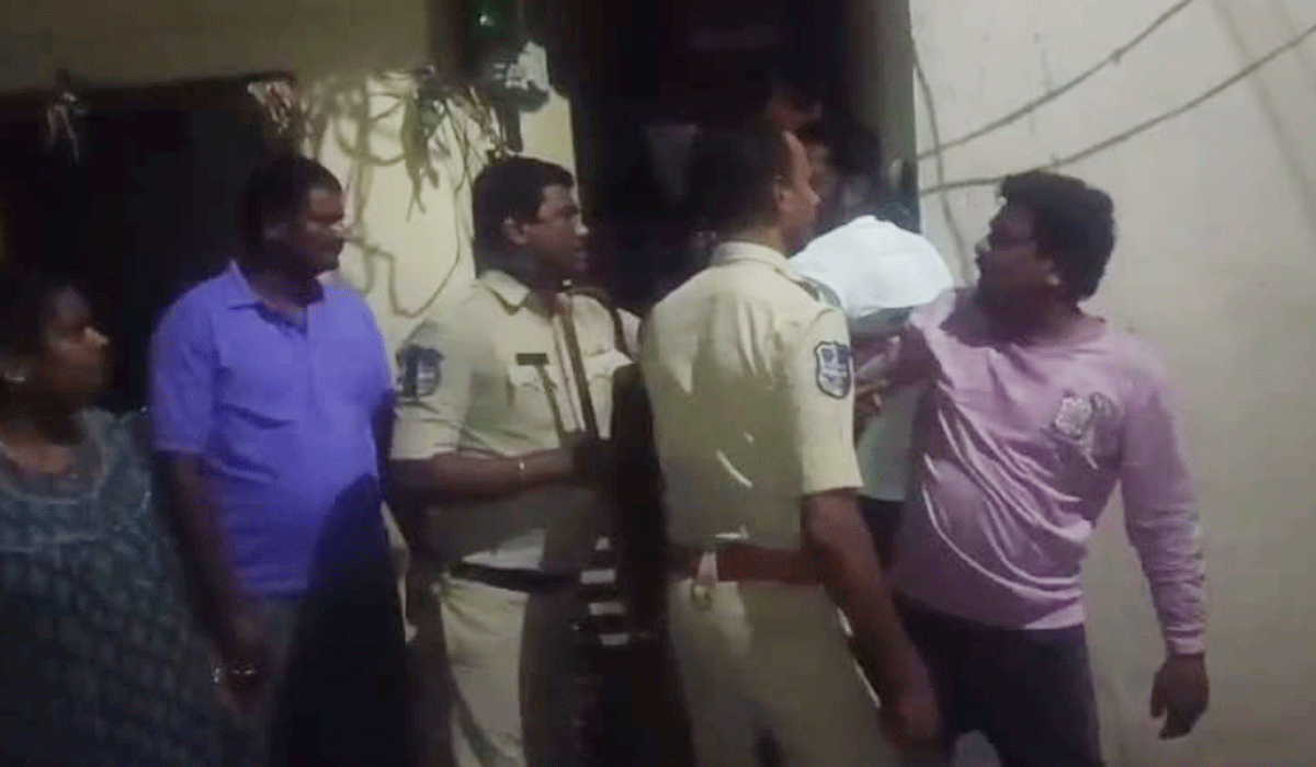 Liquor mafia | నగరం నిద్రపోతున్న వేళ.. అల్గునూర్ చౌరస్తాలో మద్యం మాఫియా..!