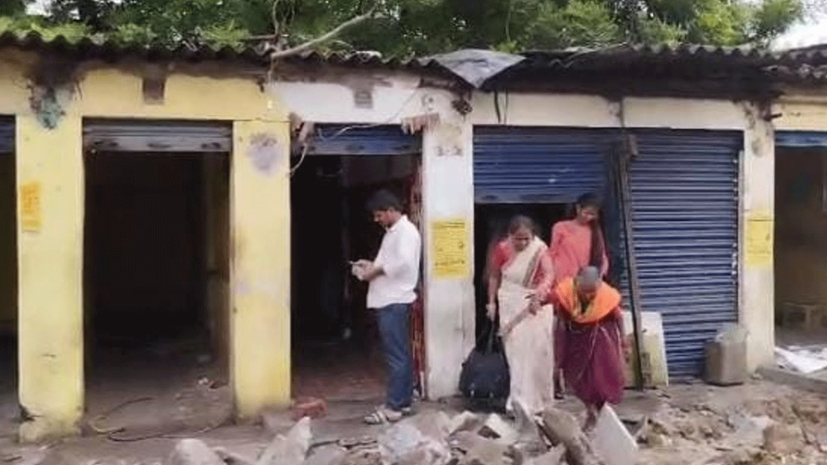 Godavarikhani | రేపటి సంది బతుకుడెట్ల…? రోడ్డున పడ్డ ఖనీ బస్టాండు వ్యాపారులు