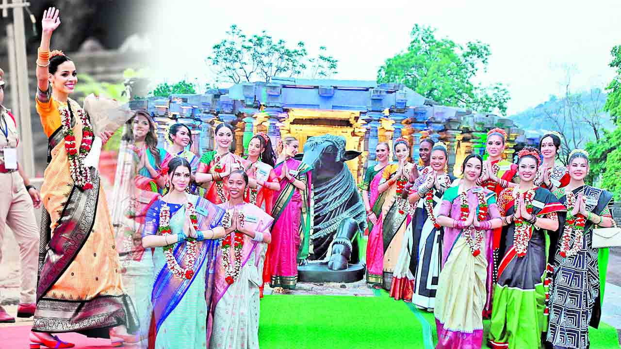 చీరకట్టులో మెరిసి.. శిల్పకళకు మురిసి