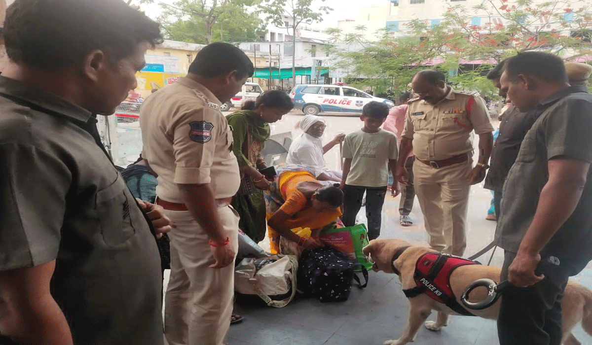 Korutla | కోరుట్లలో రద్దీ ప్రాంతాల్లో పోలీసుల తనిఖీలు
