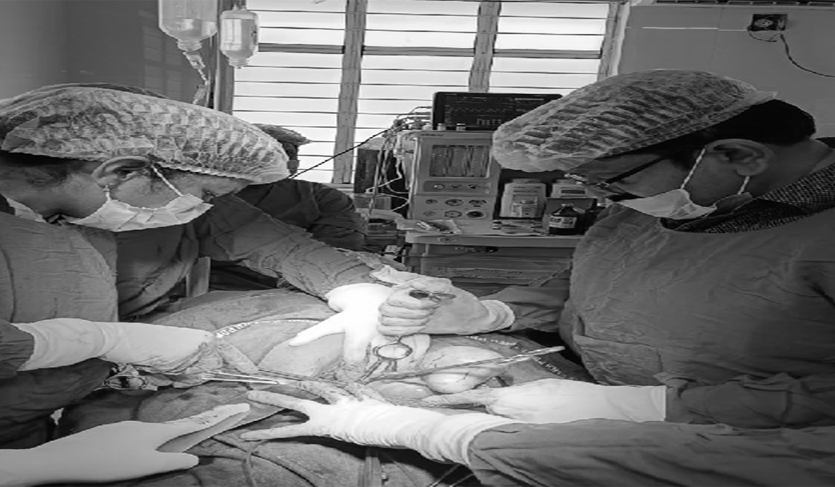 Surgery | క్లిష్టమైన శస్త్ర చికిత్సను విజయవంతంగా పూర్తి చేసిన వైద్య బృందం