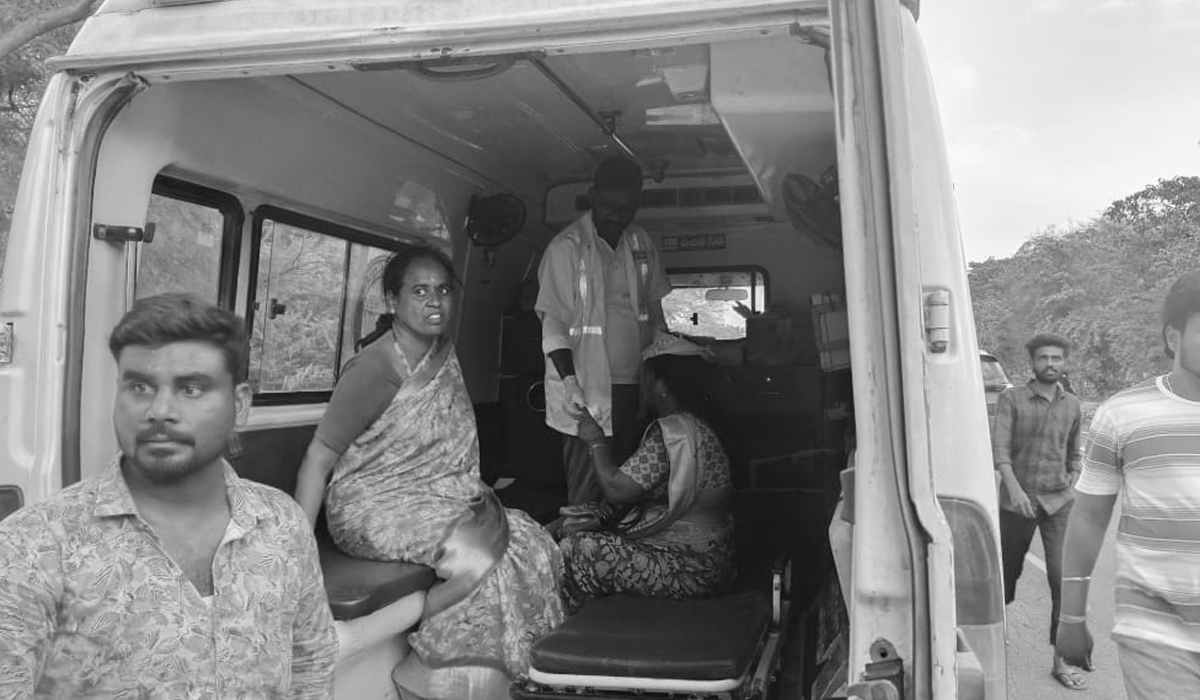 Accident | పెద్దకల్వల వద్ద కారు బోల్తా.. నలుగురికి స్వల్పగాయాలు