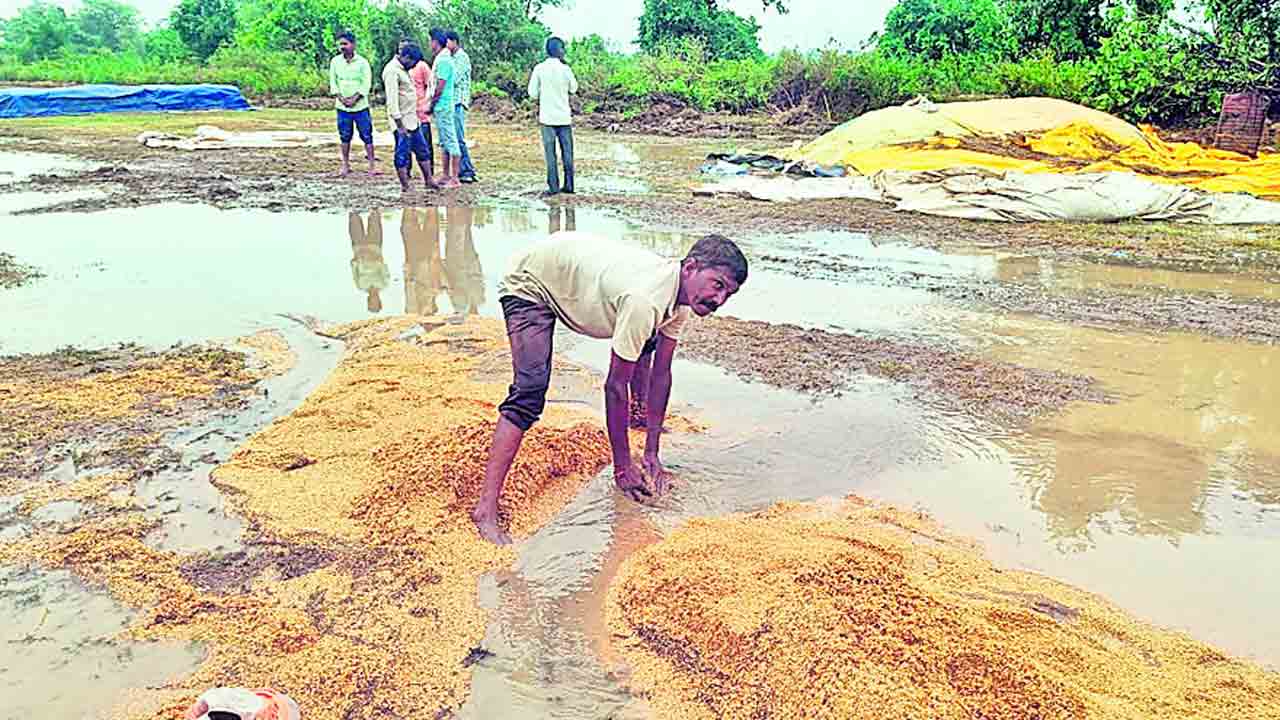 అన్నదాతకు కన్నీళ్లు
