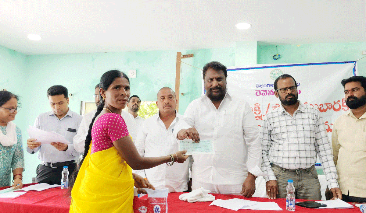 Adluri Laxman Kumar | కేంద్రం నుంచి నిధులు తేని బండి సంజయ్ కు కాంగ్రెస్ ను విమర్శించడం హాస్యాస్పదం.. అడ్లూరి లక్ష్మణ్ కుమార్