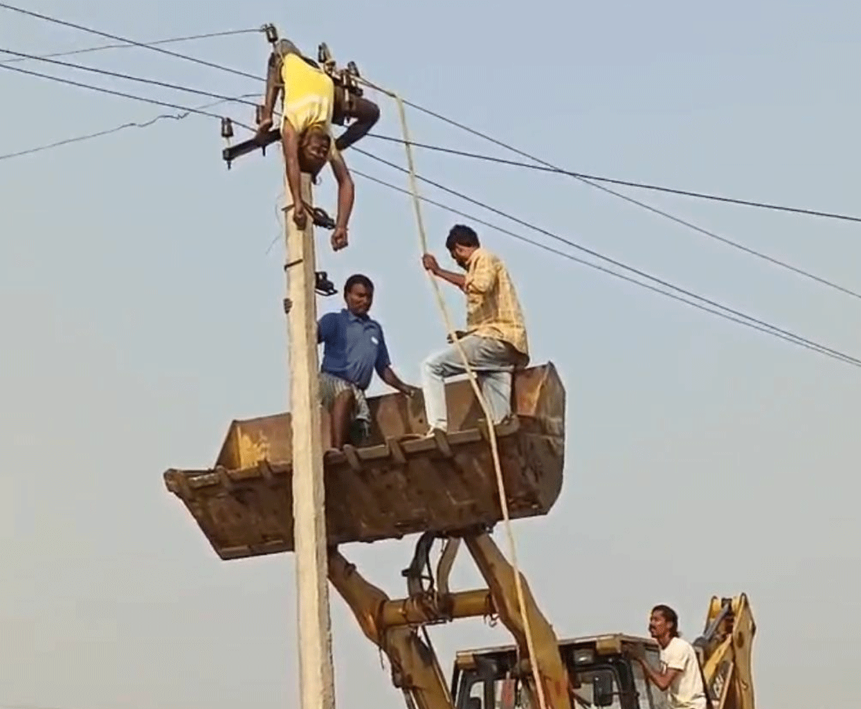 Electric shock | మల్లాపూర్‌లో విద్యుత్ షాక్‌ తో యువకుడి మృతి