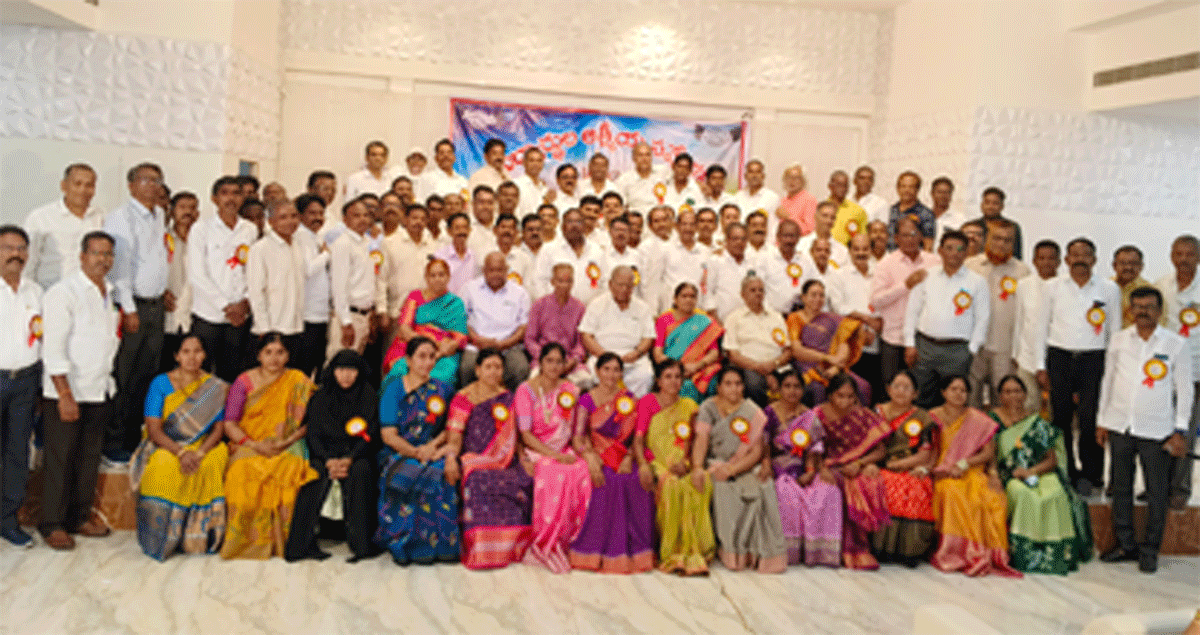 SULTANABAD | పూర్వ విద్యార్థుల ఆత్మీయ సమ్మేళనం