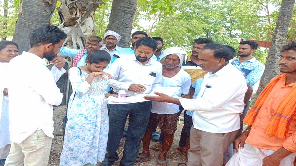 Fake medicines | నకిలీ మందులు అమ్ముతున్న వ్యక్తిని పట్టుకున్న గ్రామస్తులు