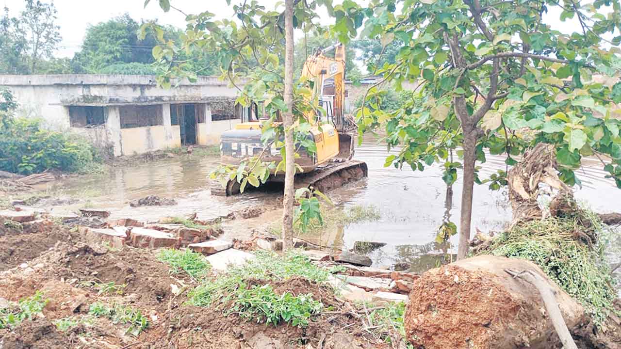 పోచారం గ్రామస్తుల ఆందోళన