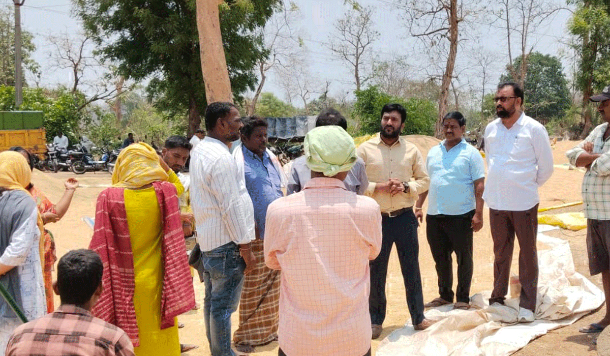 procurement centers | ధాన్యం కొనుగోలు కేంద్రాలను సందర్శించిన జిల్లా గ్రామీణాభివృద్ధి అధికారి