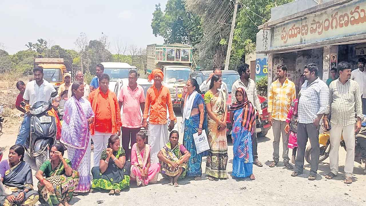 పెద్దోళ్లకే ఇండ్లా? పేదలకు ఇవ్వరా? ..