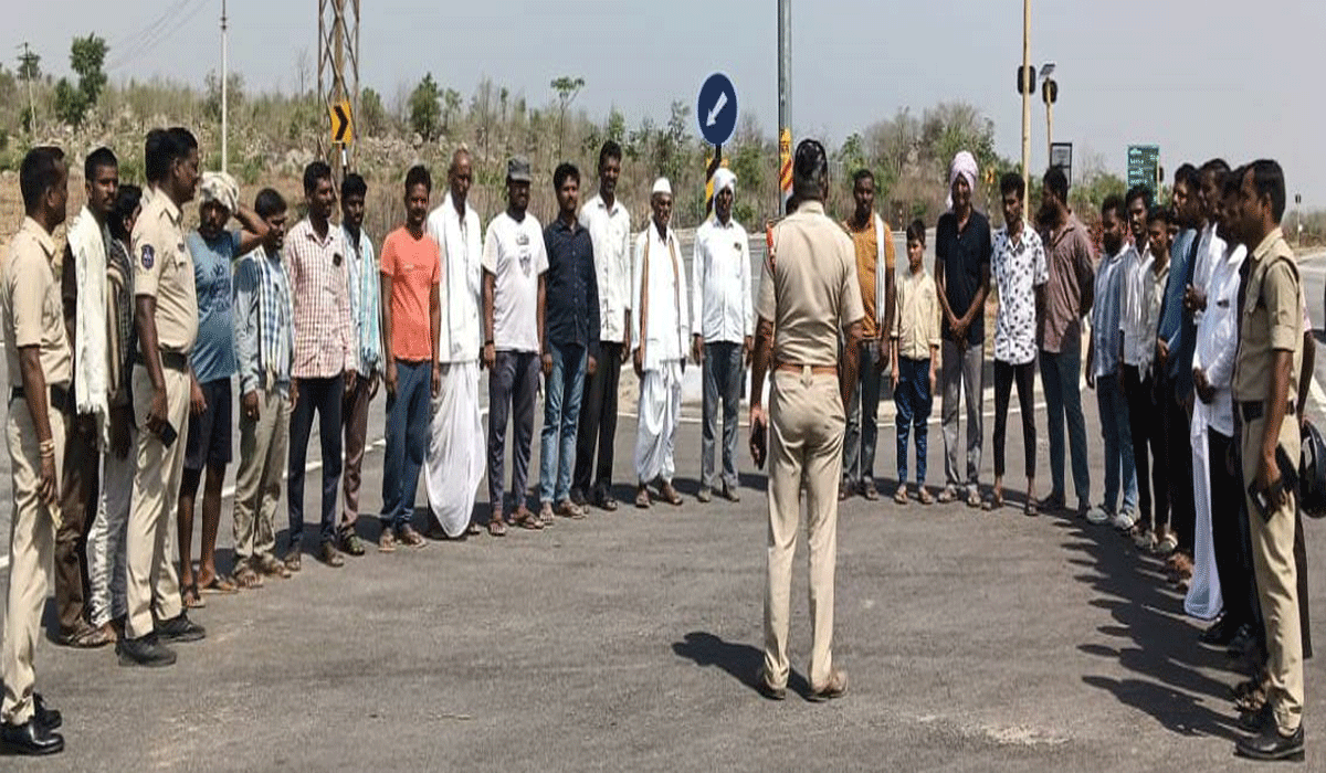 cyber crimes | సైబర్ నేరాలపై ప్రజలు అప్రమత్తంగా ఉండాలి.. పెద్దకొడపగల్‌ ఎస్సై మహేందర్‌