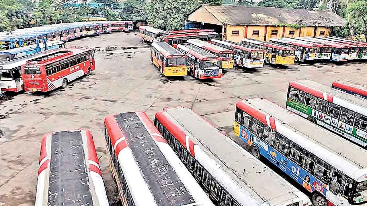 TGSRTC | ఆర్టీసీ విలీనం ఎండమావే?.. కాంగ్రెస్‌ అధికారంలోకి వచ్చి 17 నెలలవుతున్నా అటు పుల్ల ఇటు తీసి వేయలే!