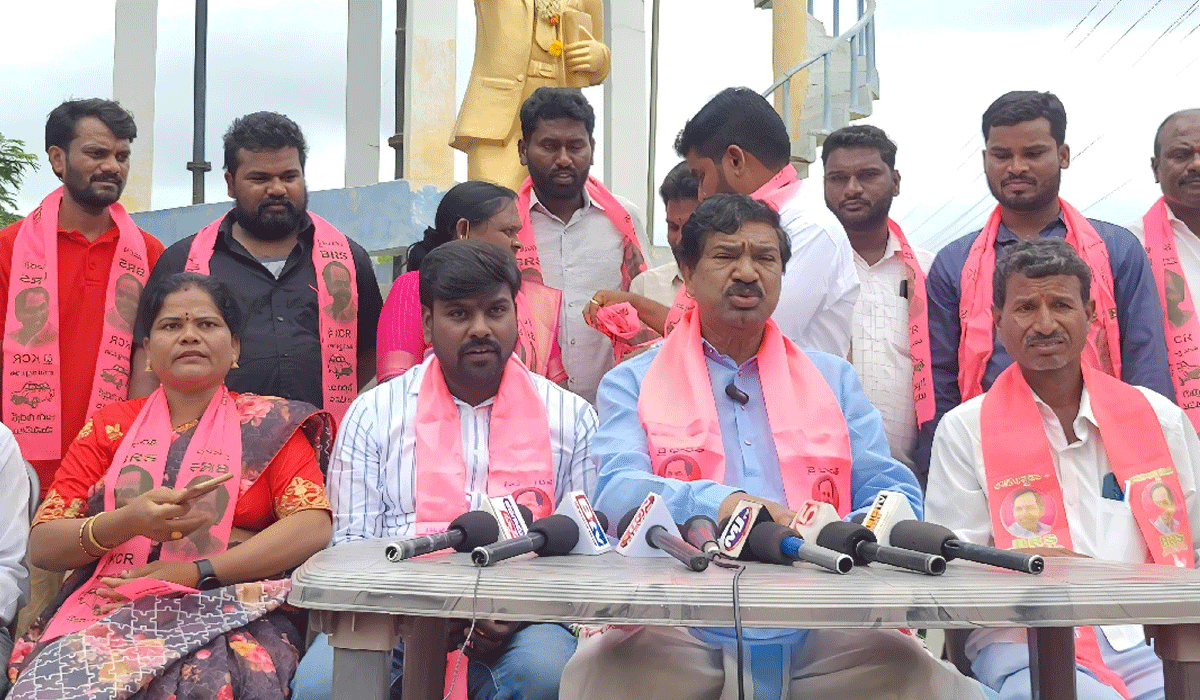 Tatikonda Rajaiah | మంత్రి పదవి వస్తోందంటే కావ్య తో సహా కడియం బీజేపీలో చేరడం ఖాయం.. మాజీ ఎమ్మెల్యే రాజయ్య