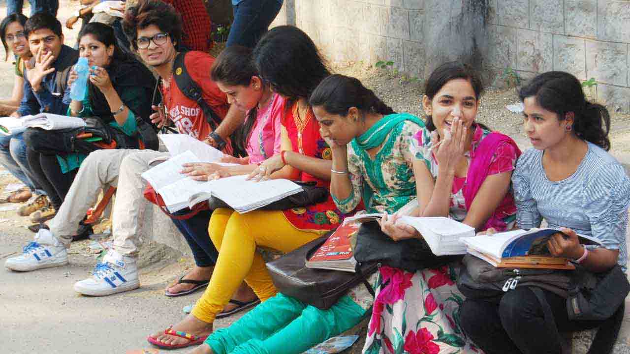 క్రెడిట్స్‌కు కోతపై యూటర్న్‌!