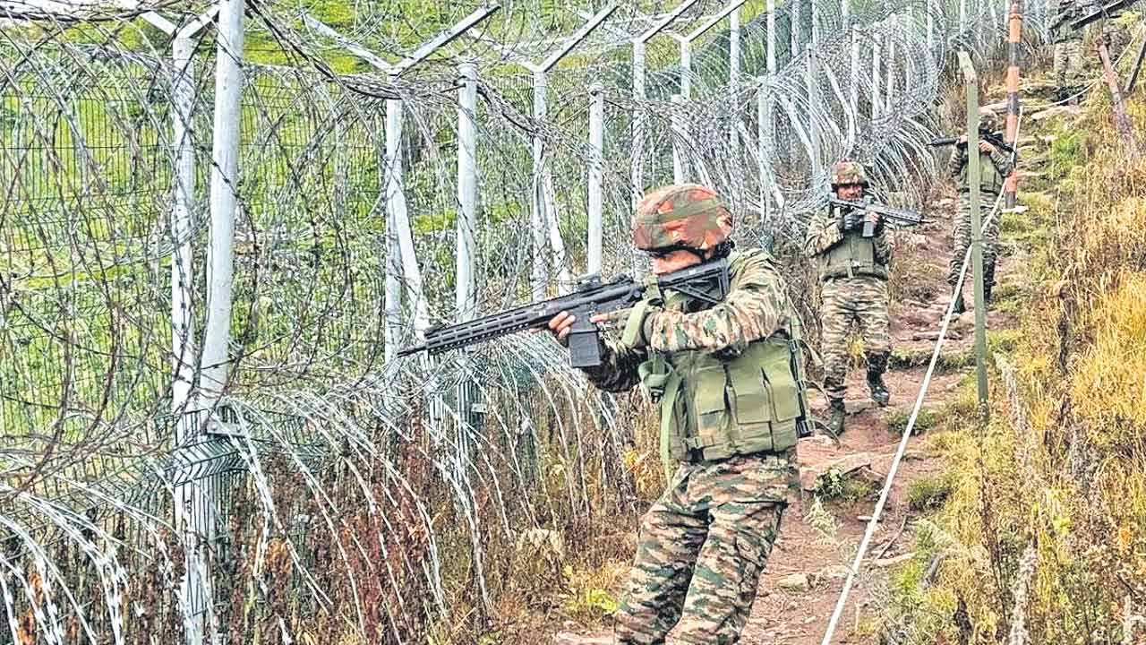 వరుసగా ఆరో రోజూ పాక్‌ కాల్పులు