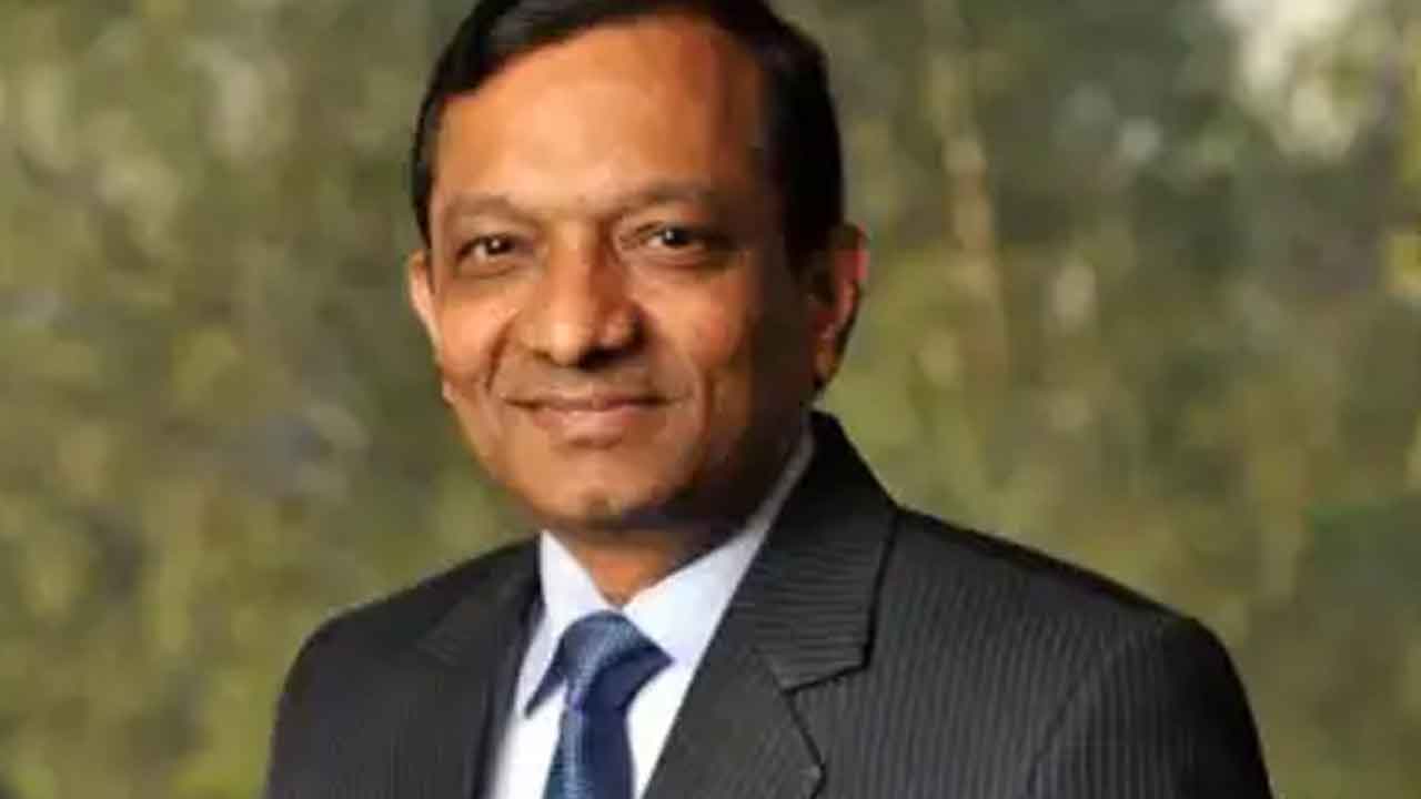 52 శాటిలైట్లతో అంతరిక్షంలో నిఘా