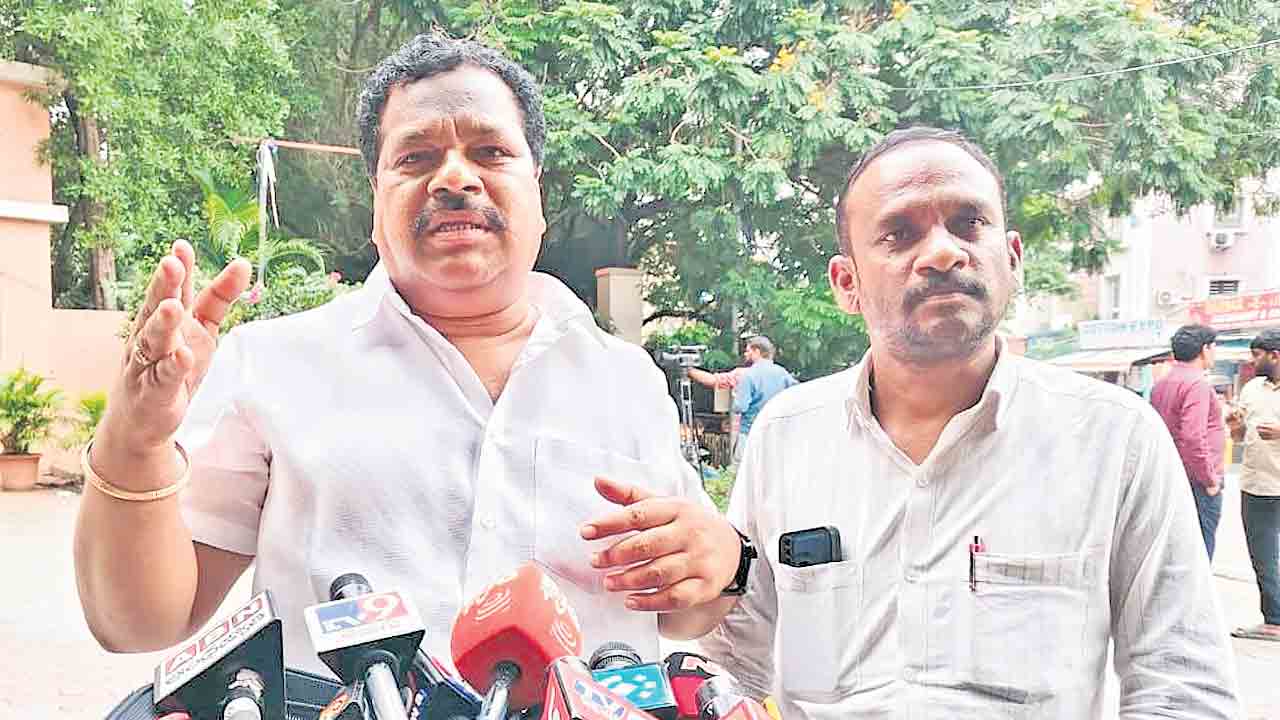 పెండింగ్‌ బిల్లులు ఇప్పించండి మేడం!