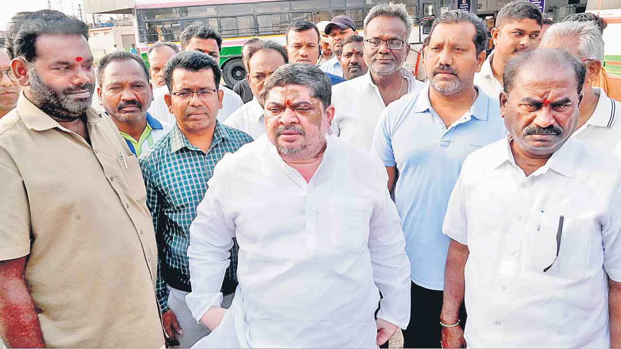 చర్చలకు సిద్ధం: పొన్నం