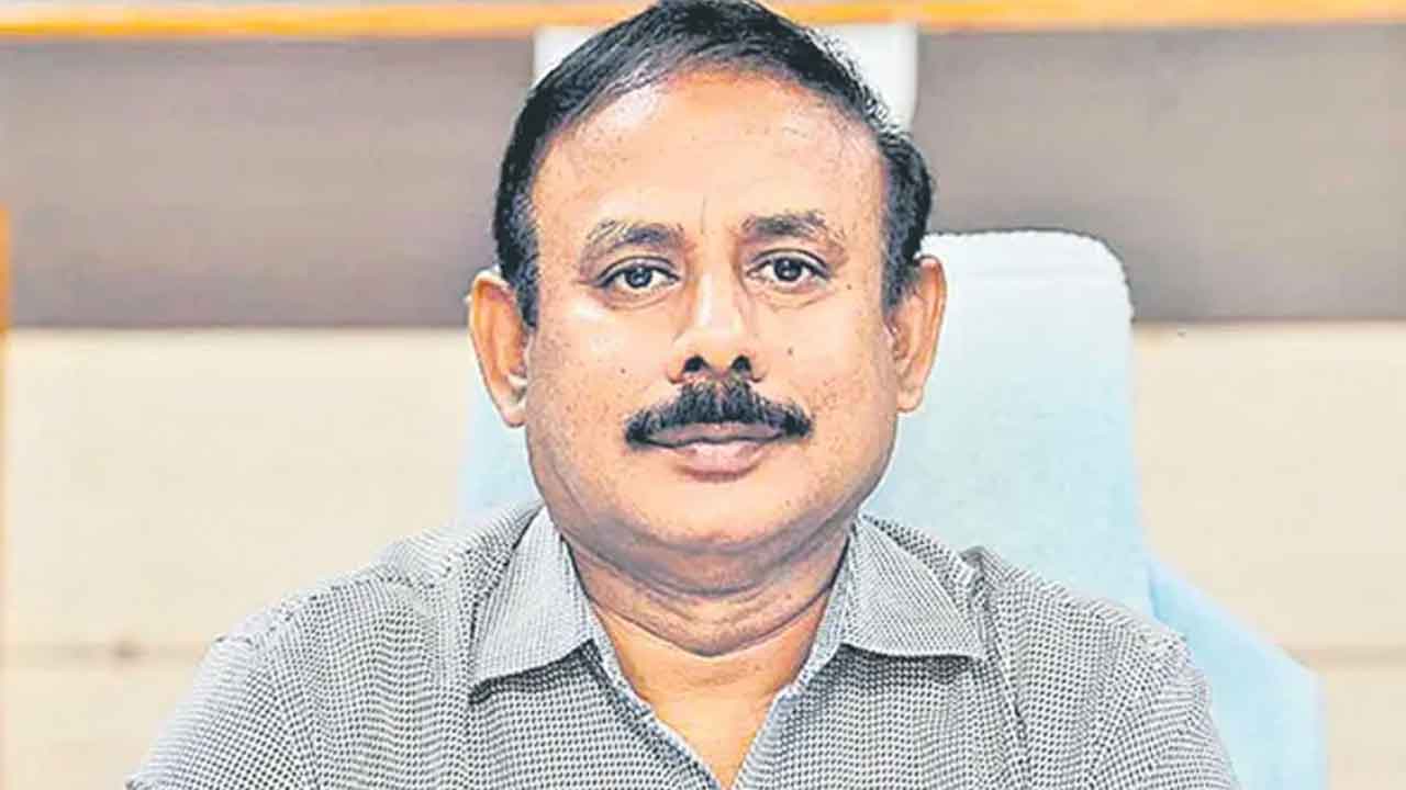 హరిరామ్‌ను అప్పగించండి