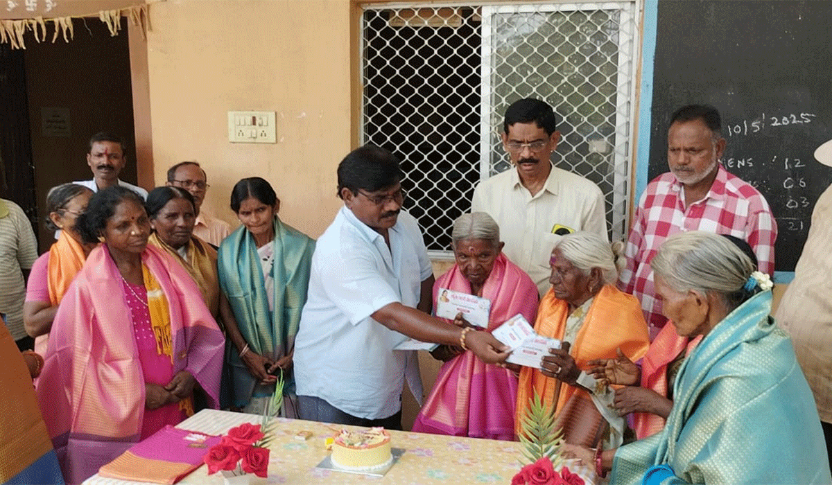 Mothers day |  అమ్మకు వందనం.. ఖనిలో మాతృప్రేమను చాటిన మాజీ కార్పొరేటర్