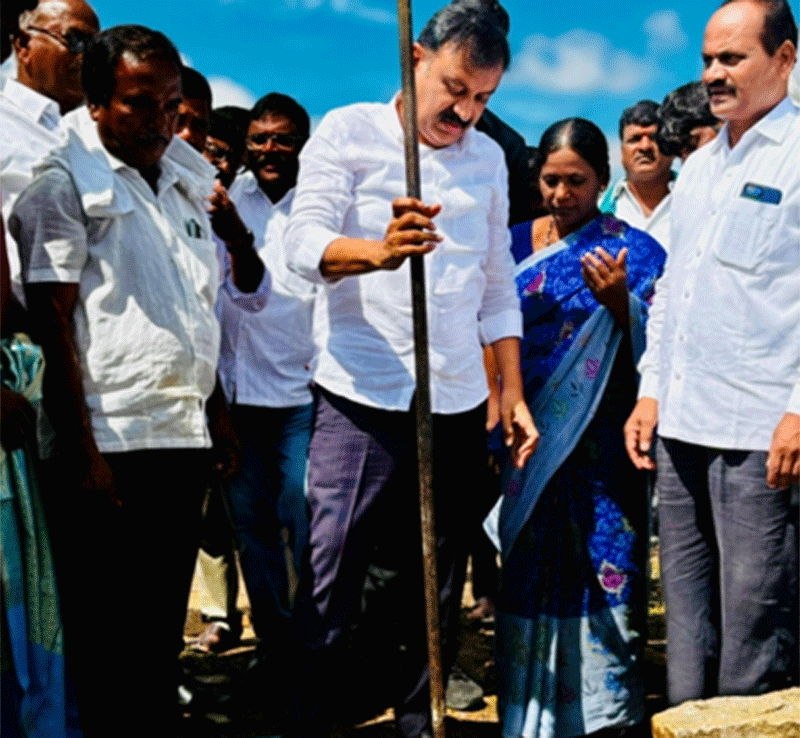 Indiramma houses | పిట్లంలో ఇందిరమ్మ ఇండ్లకు భూమి పూజ.. పాల్గొన్న ఎమ్మెల్యే తోట లక్ష్మీ కాంతారావు